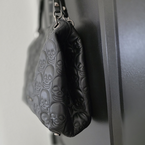 NWT Betsy Johnson Black Skull Embossed Bag - Xomia - Picture 4 of 7